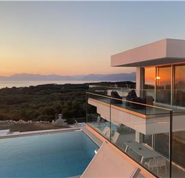 4 bedroom villa with infinity pool and sea view in Perithia, Corfu, sleeps 9